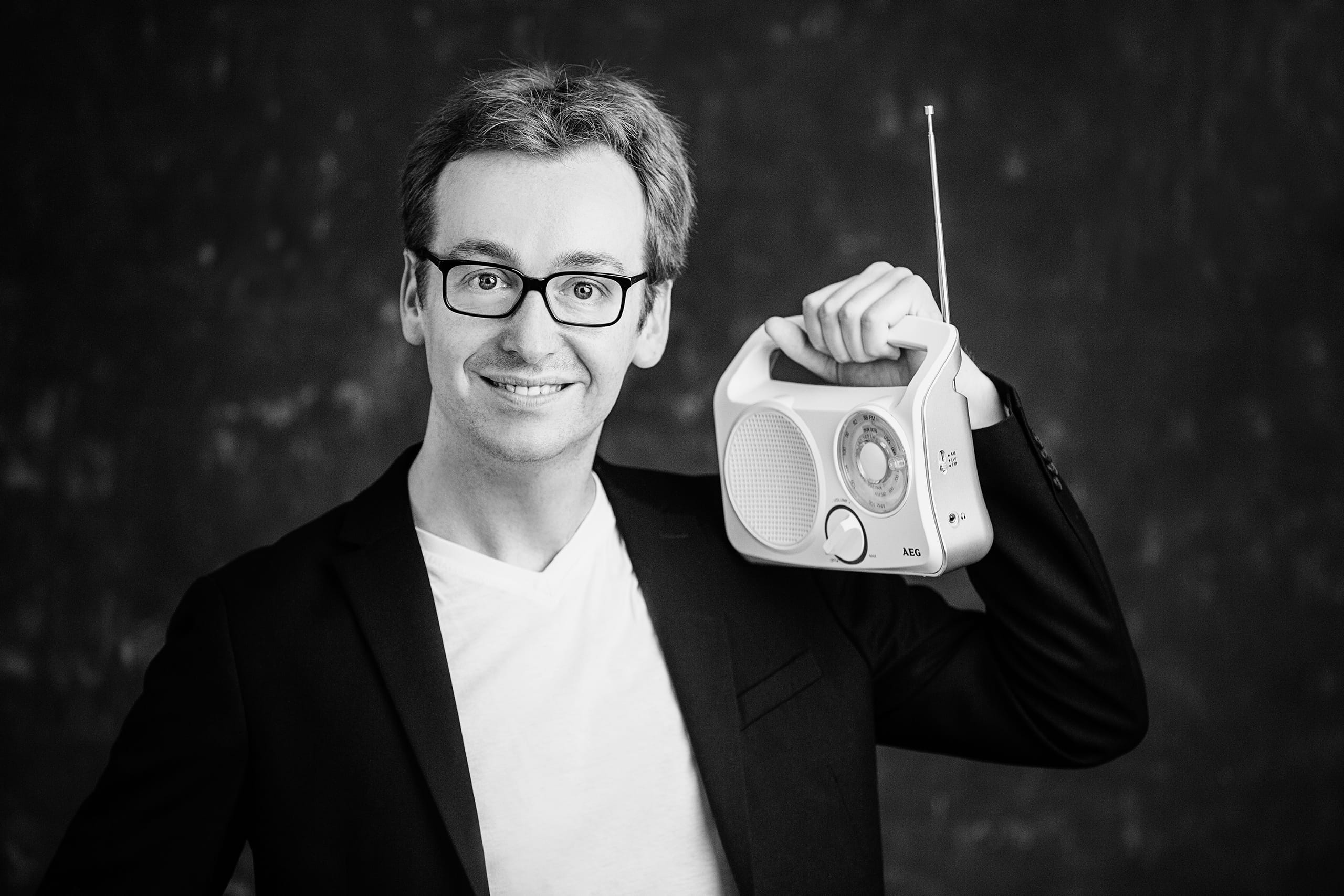 Philipp Kauthe hält Radio